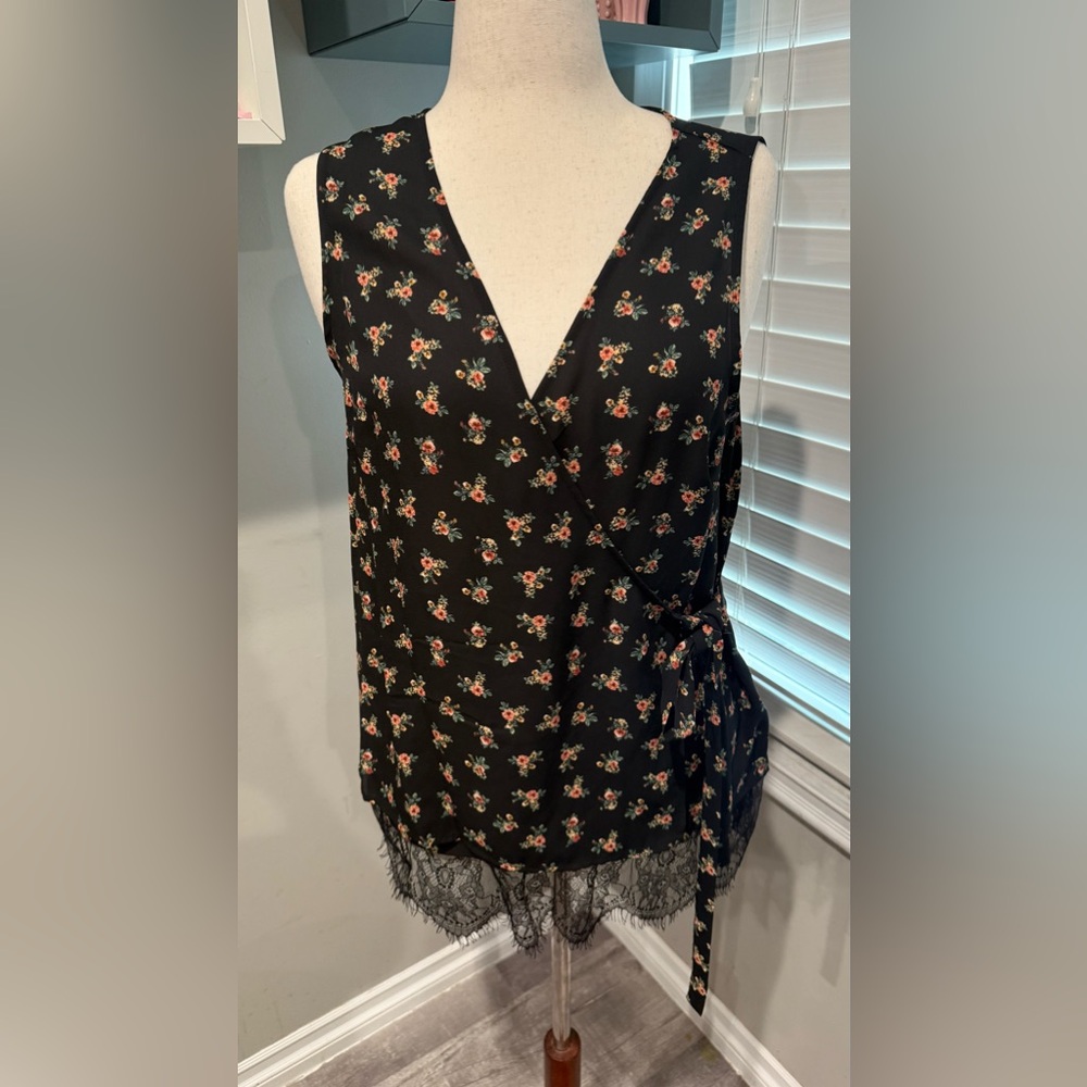 Pleione Floral‎ Black Sleeveless Top with Lace Trim